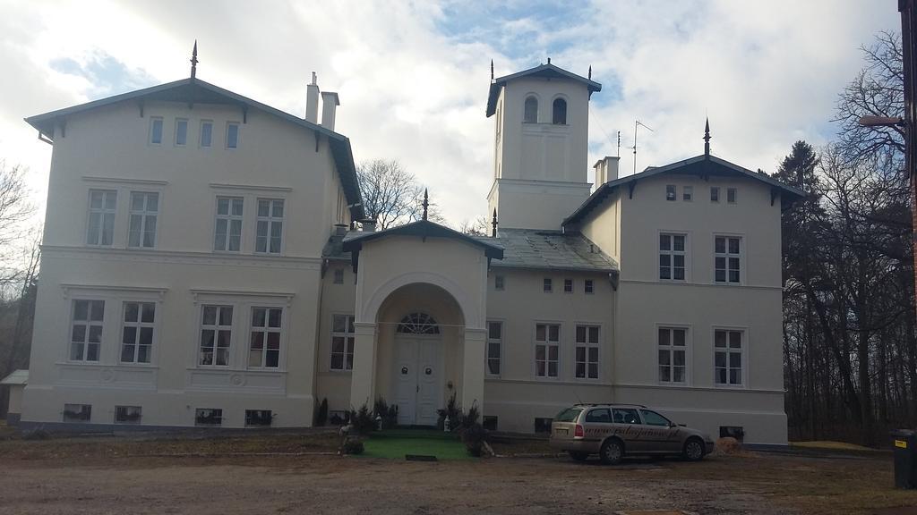 Agroturystyka "Palac W Janowie" Екстериор снимка