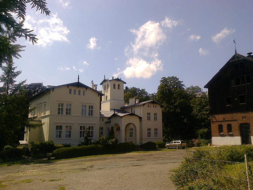 Agroturystyka "Palac W Janowie" Екстериор снимка